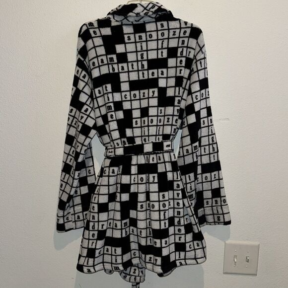 Cabernet Crossword Puzzle Short Fuzzy Robe - Picture 3 of 8